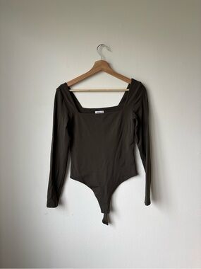 NWOT Aritzia Contour Square Neck Long Sleeve Bodysuit - Olive